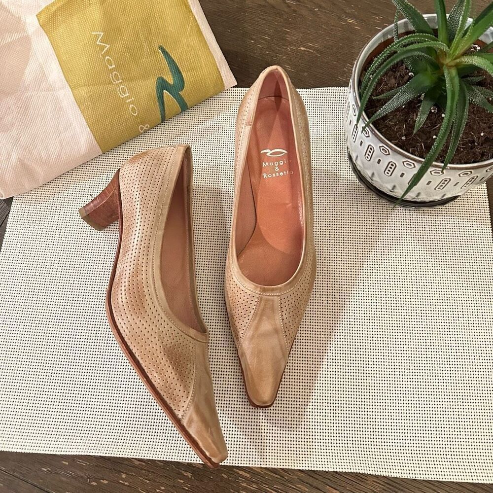 Maggio &‎ Rossetto Beige Perforated Brushed Leather Pointed Toe Low Pumps sz 6